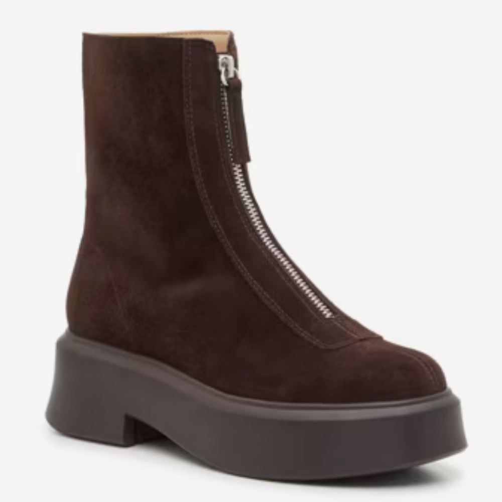 EUC/NIB Steve Madden “Jones” Suede Platform Boots